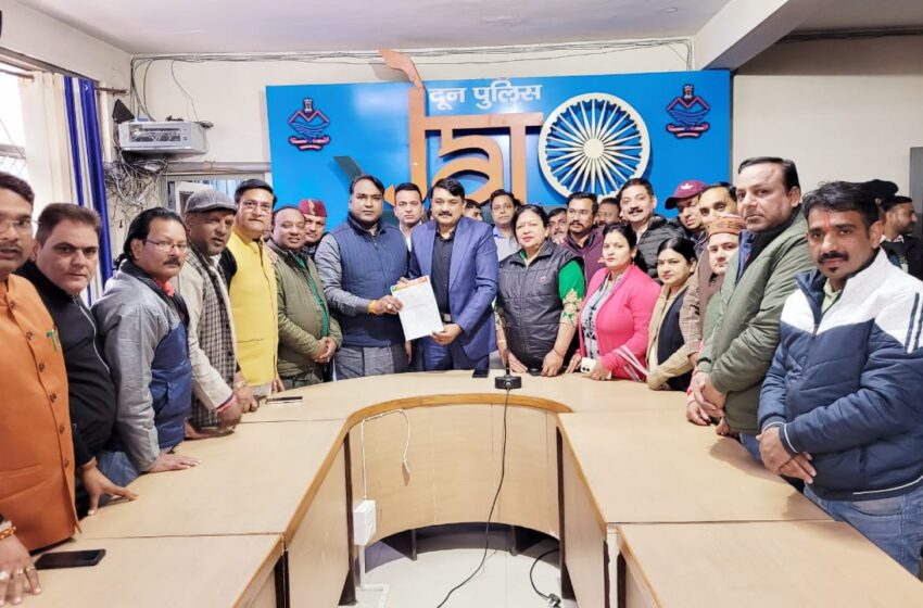  महानगर भारतीय जनता पार्टी के अध्यक्ष सिद्धार्थ अग्रवाल के नेतृत्व में नी वर्तमान पार्षदों का एक शिष्ट मंडल देहरादून जिले के एसएसपी श्री अजय सिंह जी से मुलाकात की