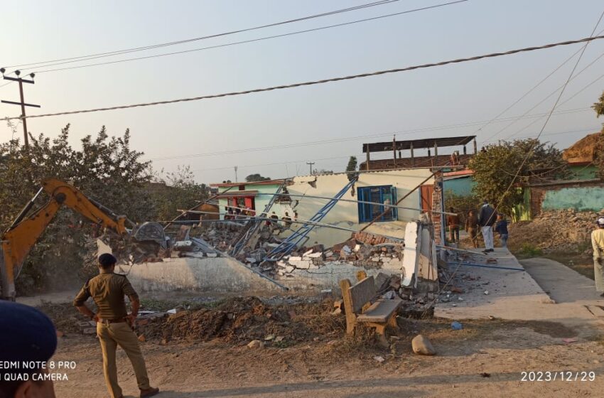  जिलाधिकारी श्रीमती सोनिका के नेतृत्व में अतिक्रमण पर लगातार कार्यवाही की जा रही है