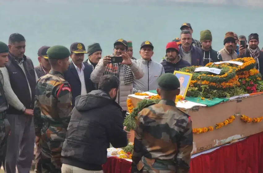  बलिदानी जवान शैलेंद्र कठैत को नम आंखों से दी अंतिम विदाई