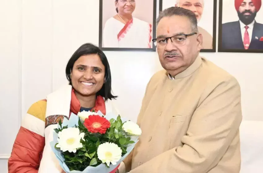  सैनिक कल्याण मंत्री ने मेजर प्रिया सेमवाल को किया सम्मानित