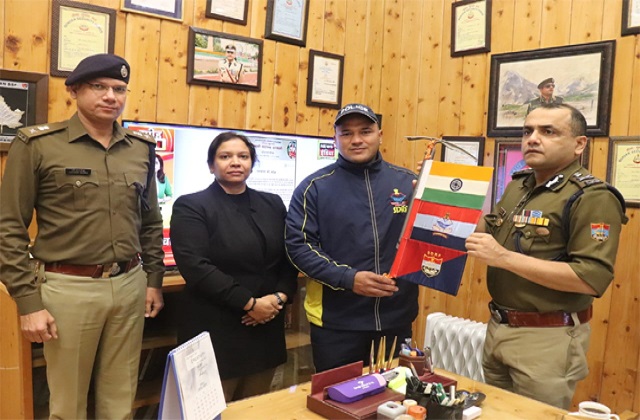  उत्तराखण्ड का पुलिसकर्मी माउंट अकोंकागुआ को फतह करने के लिए हुआ रवाना