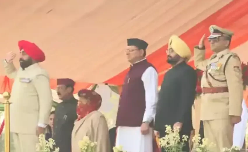  राज्यपाल ने गणतंत्र दिवस पर फहराया तिरंगा