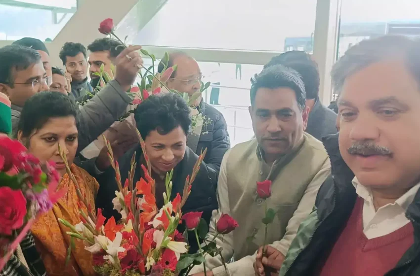  नवनियुक्त कांग्रेस प्रभारी पहुंचीं दून, नेता प्रतिपक्ष सहित पार्टी नेताओं ने किया स्वागत