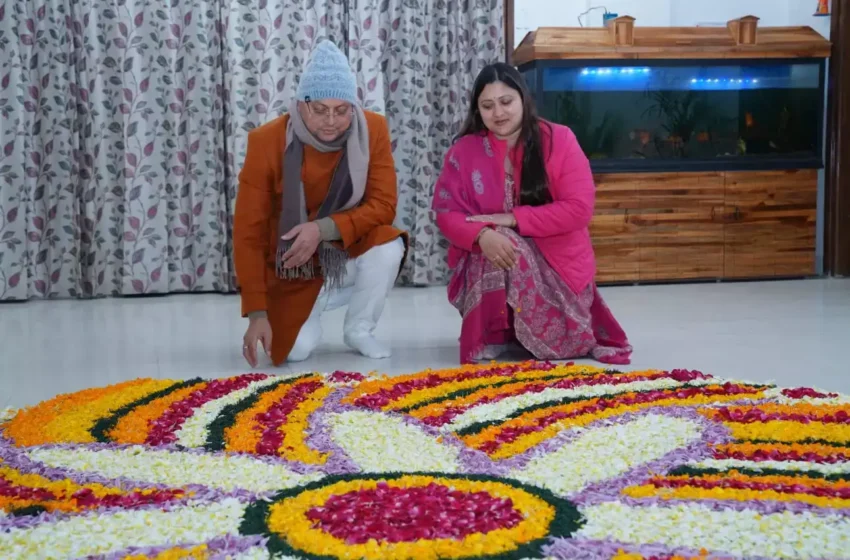  मुख्यमंत्री ने सपरिवार बनाई फूलों की रंगोली