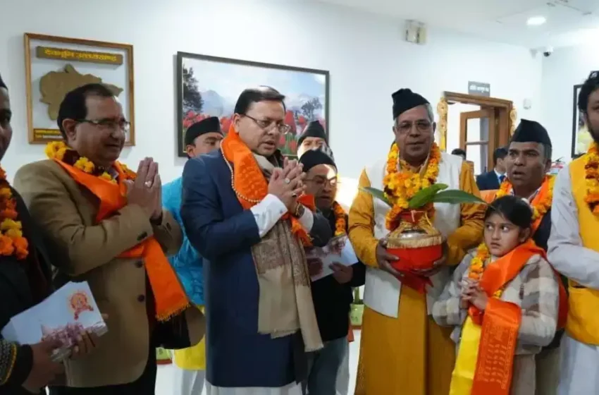  अयोध्या से लाए गए पूजित अक्षत व निमंत्रण पत्रक मुख्यमंत्री धामी को किए गए भेंट