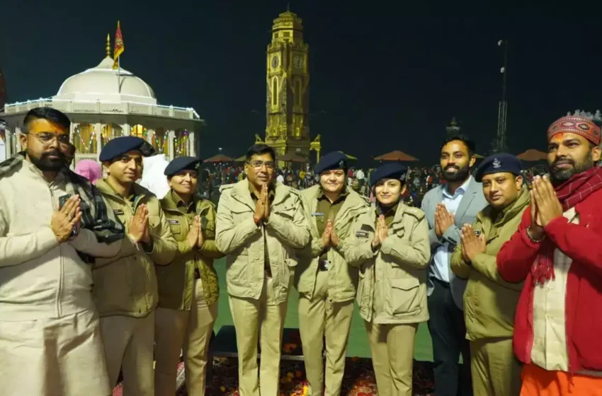  पुलिस-प्रशासन ने हर की पैड़ी पर किया दीपोत्सव