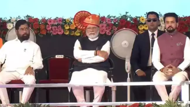  नासिक में प्रधानमंत्री नरेन्द्र मोदी ने निकाला डेढ़ किलोमीटर लंबा भव्य रोड शो