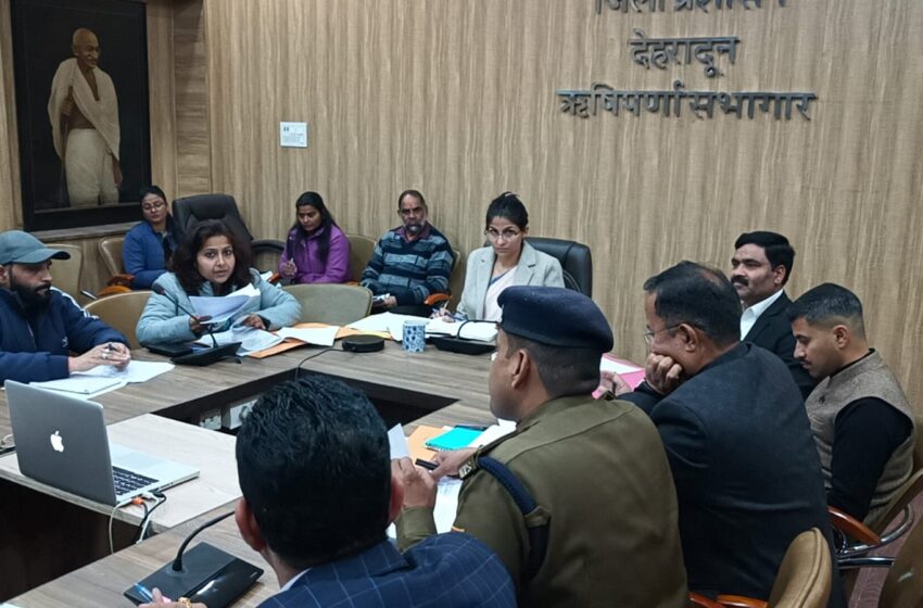  आगामी लोकसभा सामान्य निर्वाचन-2024 की तैयारियों के सम्बन्ध में नोडल अधिकारियों के साथ जिलाधिकारी/जिला निर्वाचन अधिकारी श्रीमती सोनिका की अध्यक्षता में ऋषिपर्णा सभागार कलेक्टेªट में बैठक आयोजित की