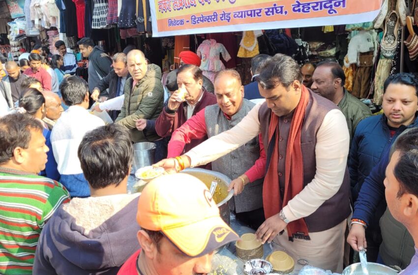  महानगर अध्यक्ष सिद्धार्थ उमेश अग्रवाल जी के द्वारा महानगर देहरादून में कई स्थानों पर खिचड़ी वितरण का कार्यक्रम किया