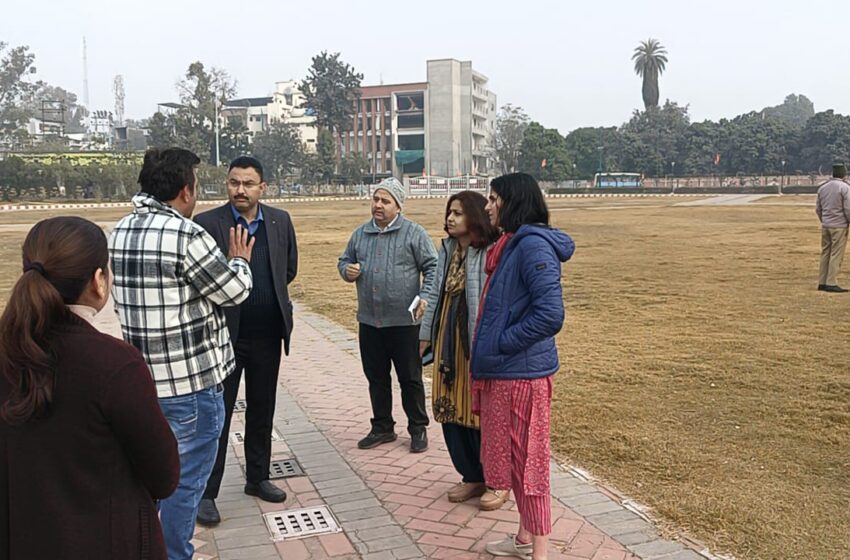  गणतंत्र दिवस की तैयारियों के दृष्टिगत जिलाधिकारी श्रीमती सोनिका ने कार्यक्रम स्थल परेड ग्राउण्ड मे निरीक्षण करते हुए