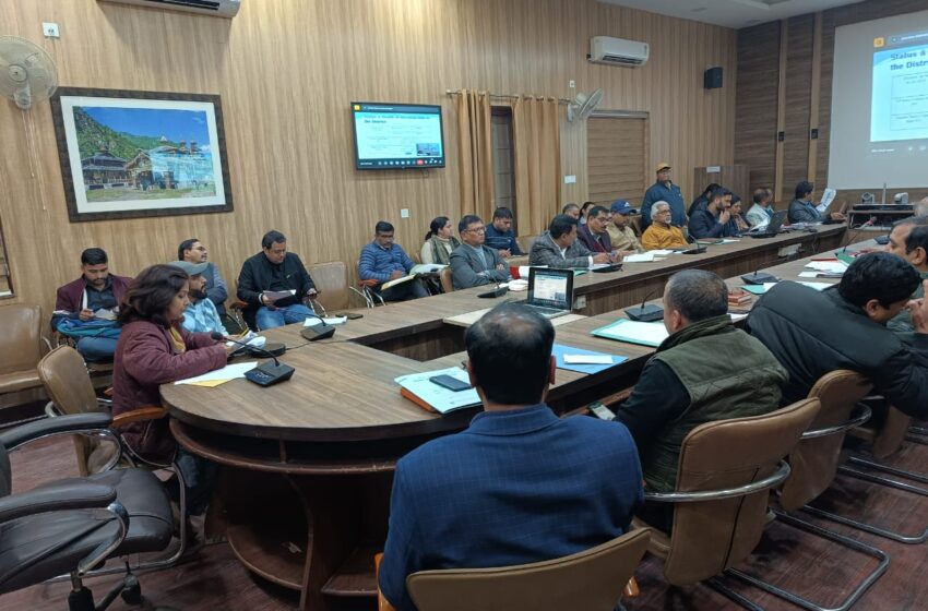  जिलाधिकारी/जिला निर्वाचन अधिकारी श्रीमती सोनिका ने कैम्प कार्यालय से वर्चअल माध्यम से लोकसभा समान्य निर्वाचन-2024 की तैयारियों की समीक्षा बैठक करते हुए