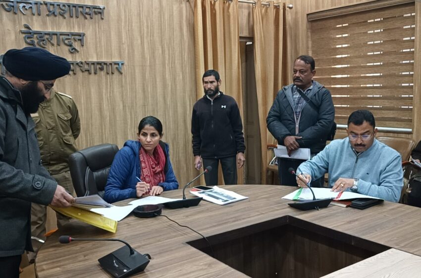  जिलाधिकारी श्रीमती सोनिका की अध्यक्षता में ऋषिपर्णा सभागार कलेक्टेªट में जनसुनवाई का आयोजन किया