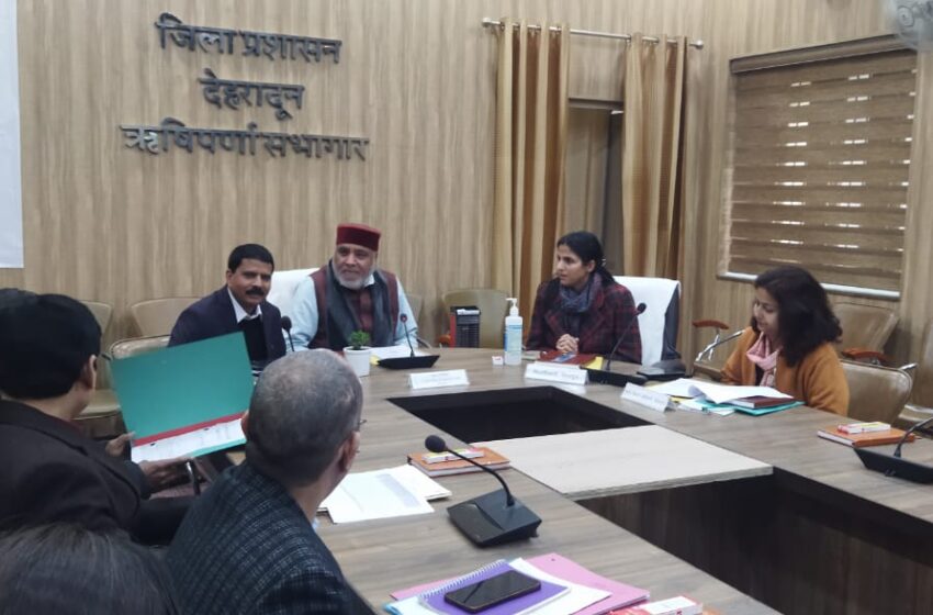 उत्तराखण्ड श्री ज्योति प्रसाद गैरोला की अध्यक्षता में जिला स्तरीय अधिकारियों के साथ 20-सूत्री कार्यक्रम की समीक्षा बैठक आहूत की