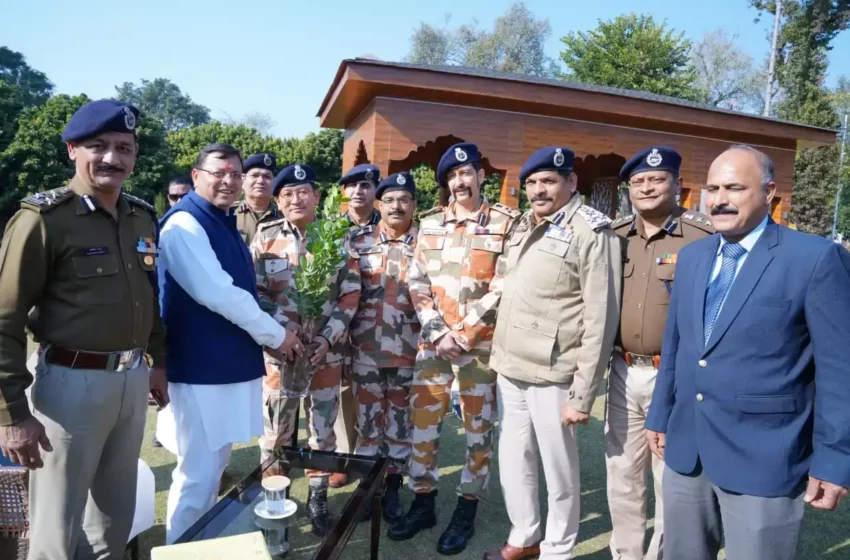  मुख्यमंत्री से सीएस और डीजीपी सहित अधिकारियों ने की भेंट