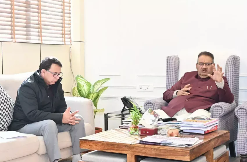  कृषि मंत्री जोशी ने ली केंद्र और राज्य पोषित योजनाओं की जानकारी