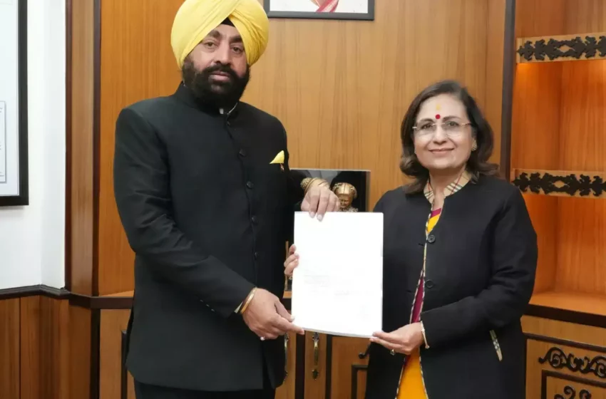  आयोग अध्यक्षा राज्यपाल से मिली