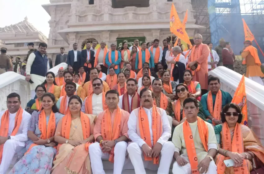  गोवा के मुख्यमंत्री प्रमोद सावंत ने कैबिनेट के साथ किए रामलला के दर्शन