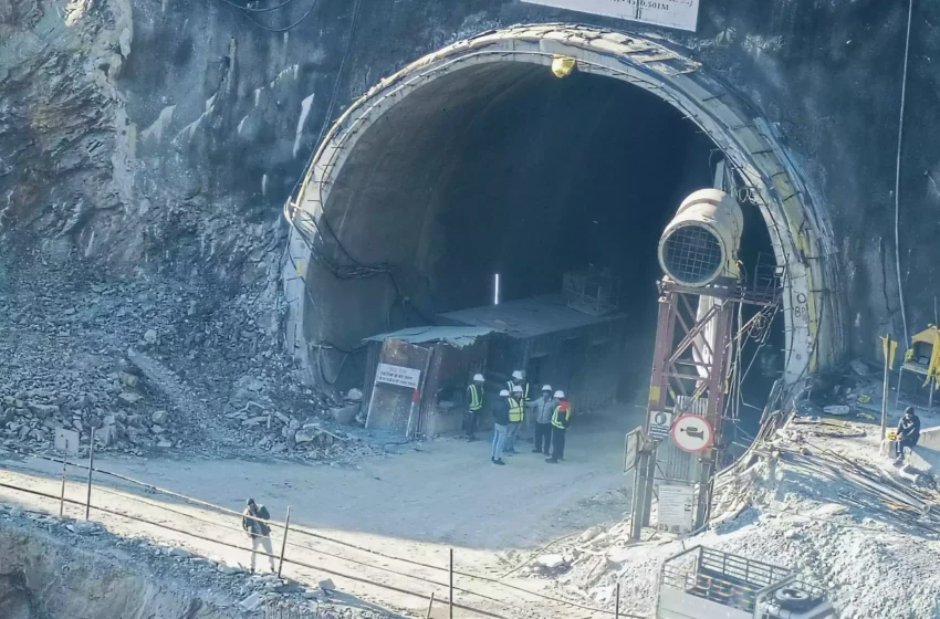  सिलक्यारा सुरंग में डीवाटरिंग पूर्वाभ्यास के लिए पहुंची एसडीआरएफ टीम