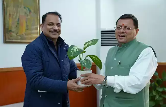  सांसद रूडी ने मुख्यमंत्री धामी से की भेंट