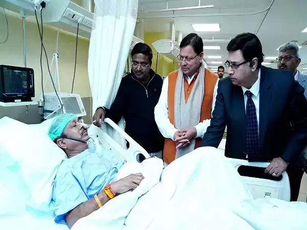  अचानक बिगड़ी आबकारी सचिव की तबीयत, अस्पताल पहुंच मुख्यमंत्री धामी ने जाना हाल