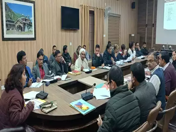  धीमी कार्य प्रगति पर डीएम नाराज, तेजी लाने के निर्देश