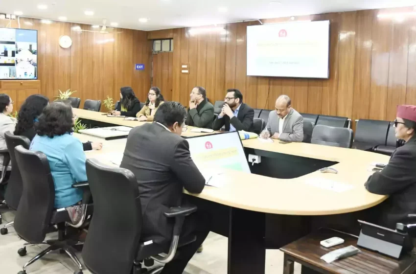  राज्य में गर्भवती महिलाओं की कठिनाइयों को शीर्ष प्राथमिकता पर लें : मुख्य सचिव