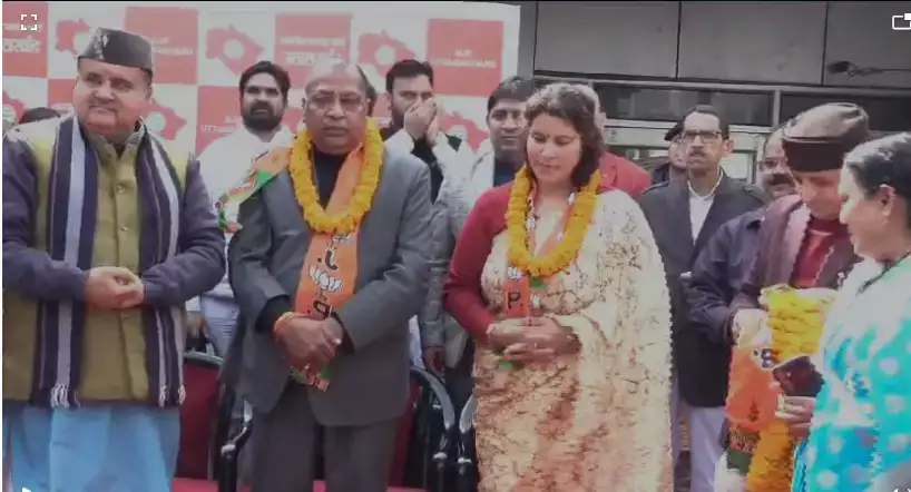  पीके अग्रवाल और लक्ष्मी समेत कई लोग भाजपा में शामिल