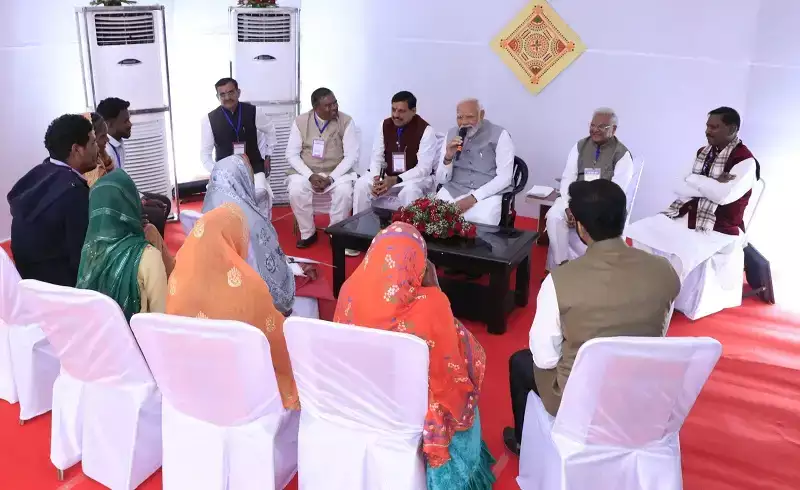  प्रधानमंत्री मोदी को इंदौर विमानतल पर दी गई भावभीनी विदाई