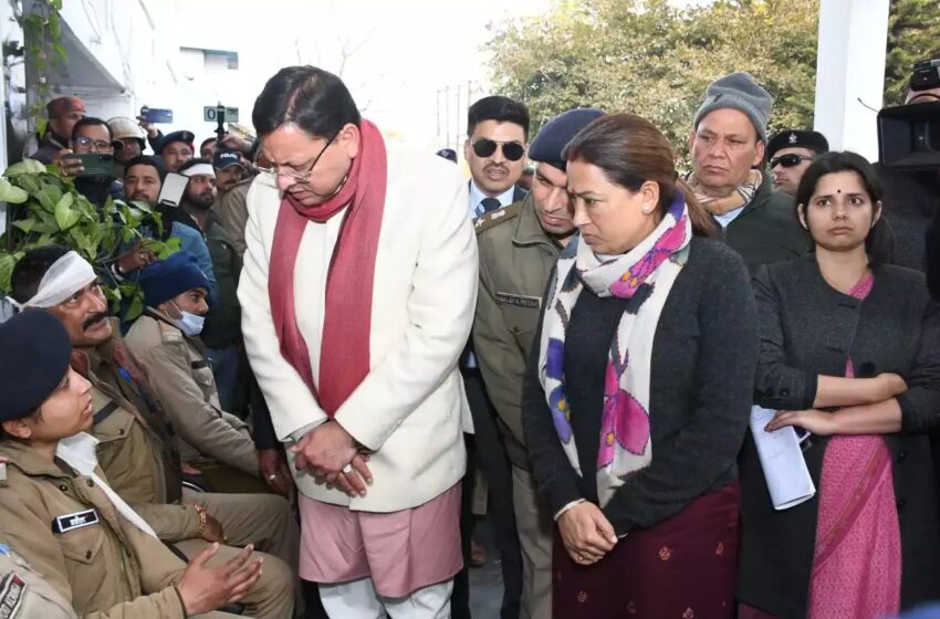  हल्द्वानी पहुंचे मुख्यमंत्री, घायलकर्मियों का जाने हालचाल