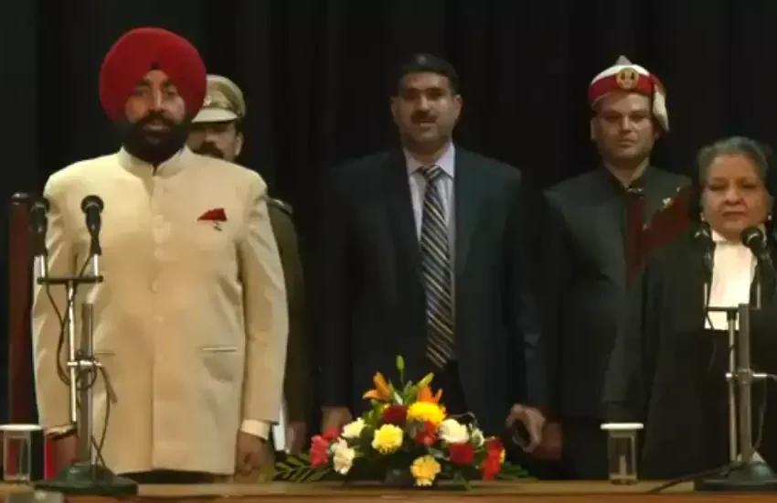  राज्यपाल ने उत्तराखंड हाई कोर्ट के मुख्य न्यायाधीश रितु बाहरी को दिलाई शपथ