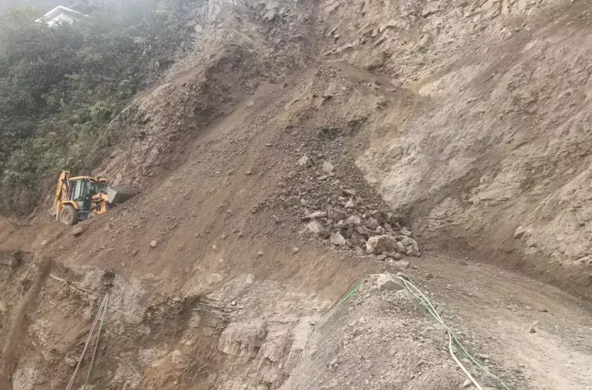  अवरुद्ध मार्ग खोलने का काम जारी