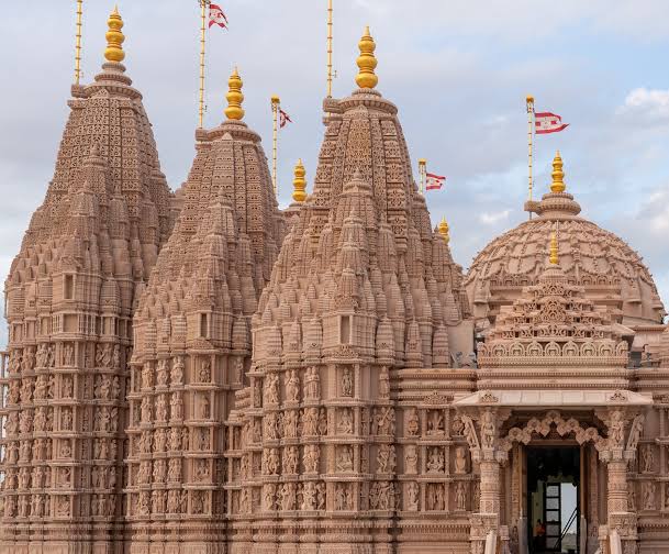  प्रधानमंत्री मोदी ने अबूधाबी में बीएपीएस मंदिर का किया उद्घाटन