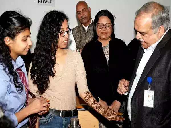  वार्षिक सांस्कृतिक सप्ताह का आगाज, हथेलियों पर महकी मेहंदी, रंगों से दमकी रंगोलियां