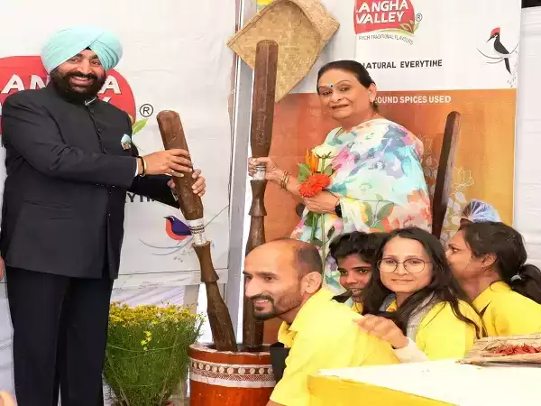  वसंतोत्सव में पुष्पों का सौंदर्य, राज्यपाल बोले- उत्तराखंड पुष्प प्रदेश बनने की ओर