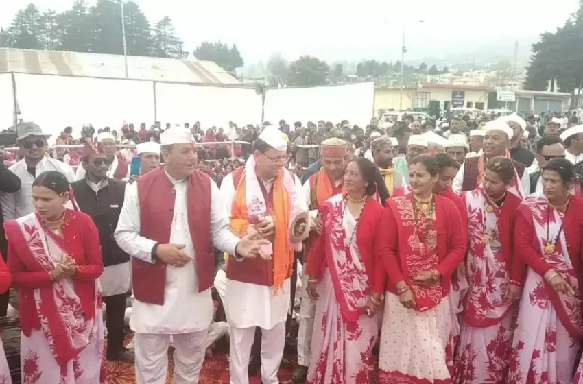  गोरलचौड़ मैदान में होलियारों संग झूमे मुख्यमंत्री