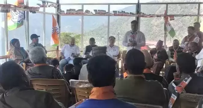  लोकसभा चुनाव : कांग्रेस पार्टी ने पोखरी बूथ स्तर के कार्यकर्ताओं से किया संवाद