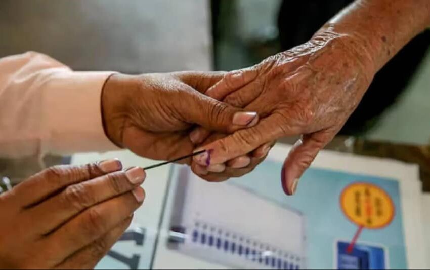  महाराष्ट्र में लोकसभा चुनाव के दूसरे चरण में आठ सीटों पर 53.51 फीसदी मतदान