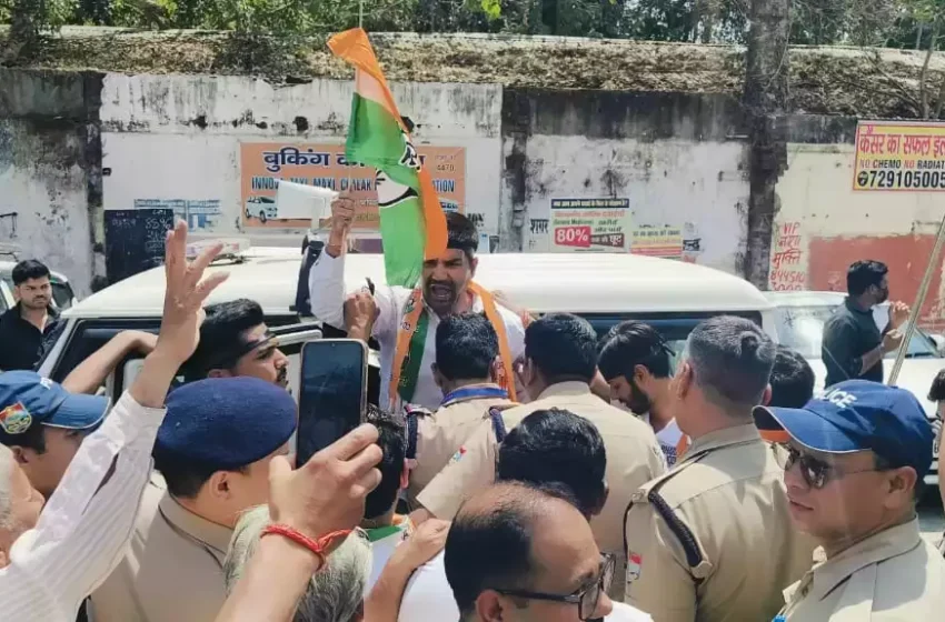  मोदी की रैली का विरोध करने वाले कांग्रेस कार्यकर्ताओं को पुलिस ने हिरासत में लिया