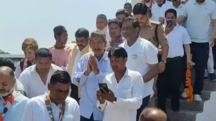  हरीश ने किया कांग्रेस कार्यालय का उद्घाटन
