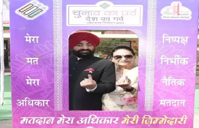  राज्यपाल ने किया मतदान, बोले-मतदान सबसे बड़ा दान