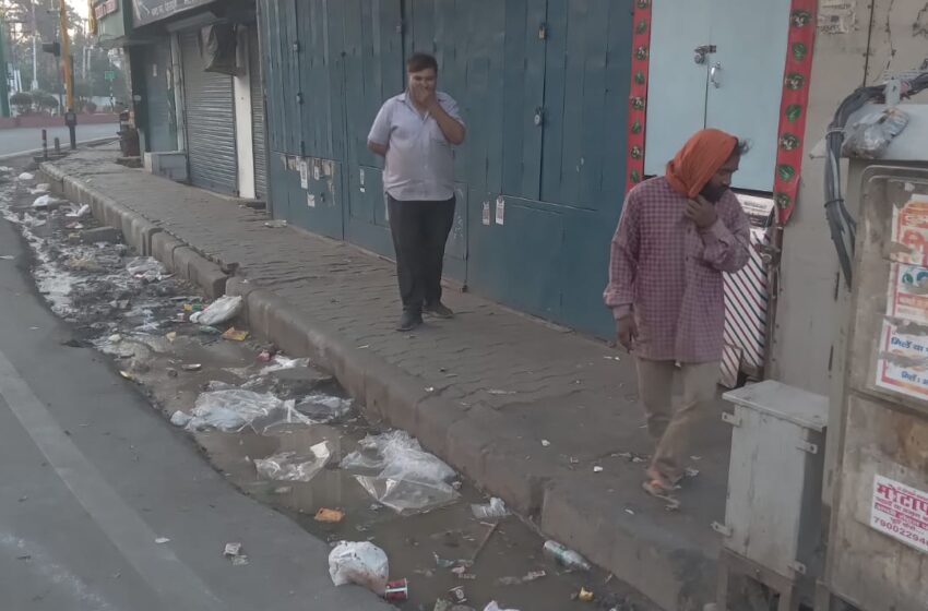  कुटुंब परिवार संगठन के प्रदेश महामंत्री कुलदीप सिंह ललकार ने बताया कि देहरादून का दिल घंटाघर में काफ़ी दिनों से बह रहा है सीवर का पानी।