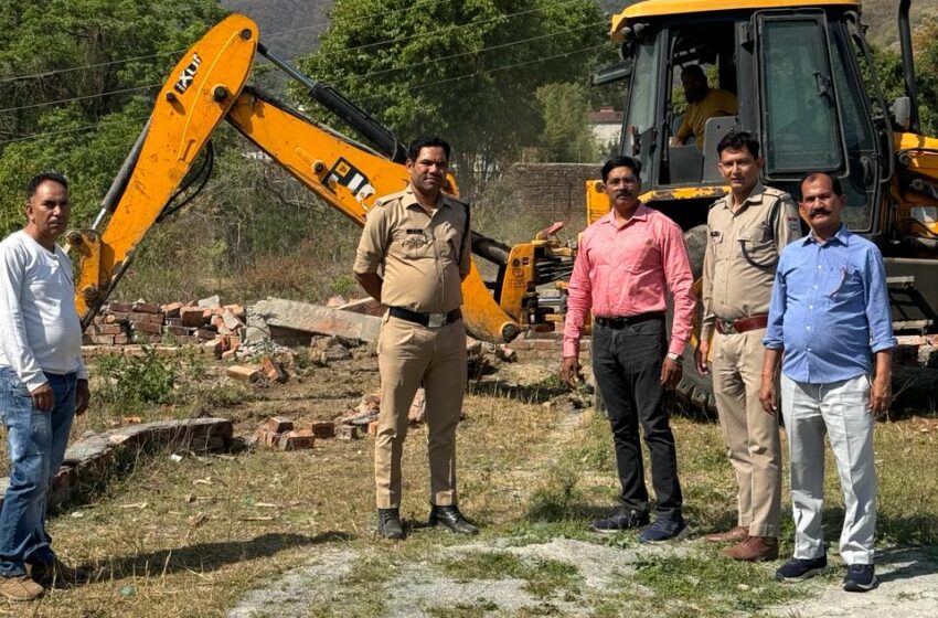  मतदान प्रक्रिया संपन्न होने के उपरांतअब जिला प्रशासन अतिक्रमण के विरुद्ध एक्शन मोड में