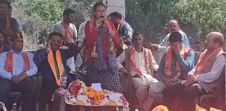  कैबिनेट मंत्री रेखा आर्या ने भाजपा के लोकसभा उम्मीदवार अजय टम्टा के पक्ष में की जनसभा
