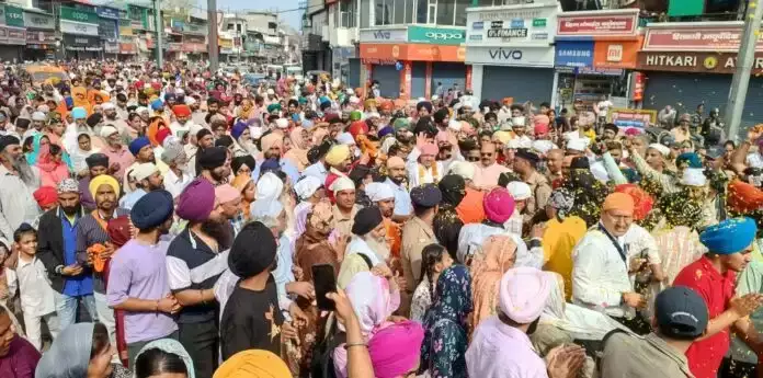  झंडारोहण के तीसरे दिन संगतों ने लगाई नगर परिक्रमा