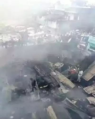  आग लगने से 30 झुग्गियां जलकर राख, गृहस्थी नष्ट