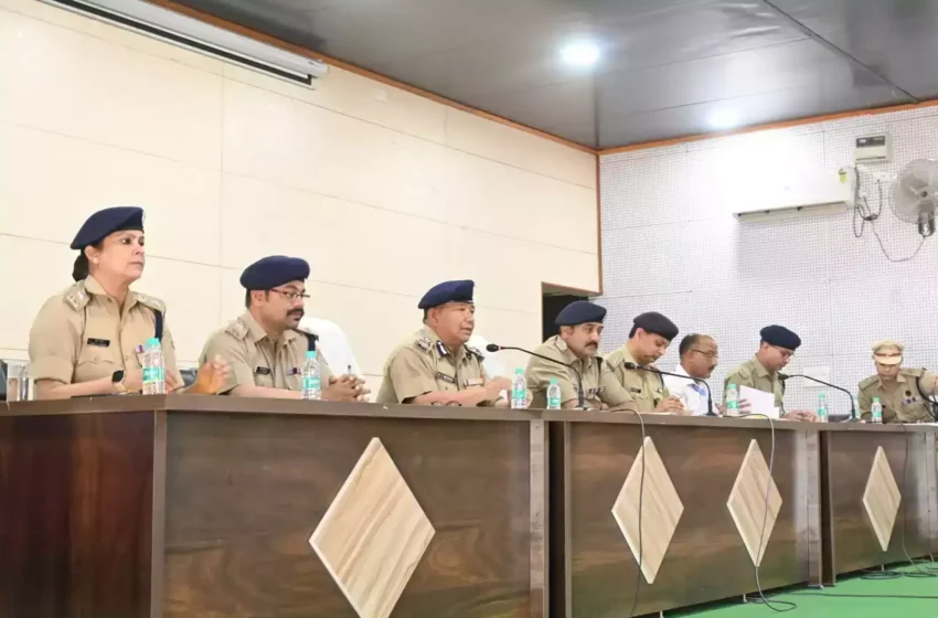  उपराष्ट्रपति के आगमन पर सुरक्षा में लगे अधिकारियों को किया निर्देशित