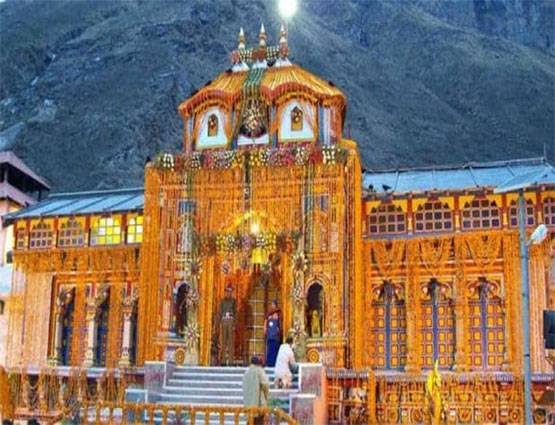  तिलों के तेल गाडू घड़ा कलश यात्रा का पुष्प वर्षा से स्वागत
