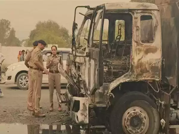  पेट्रोल भरे टैंकर में लगी आग, दून पुलिस की मुस्तैदी से टला बड़ा हादसा