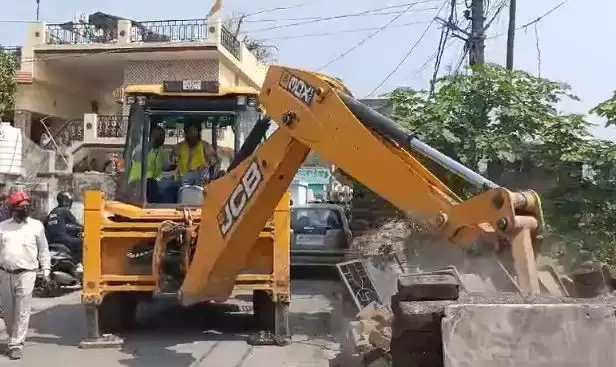  अतिक्रमण करने वालों की खैर नहीं, एनजीटी के आदेश पर चला बुलडोजर