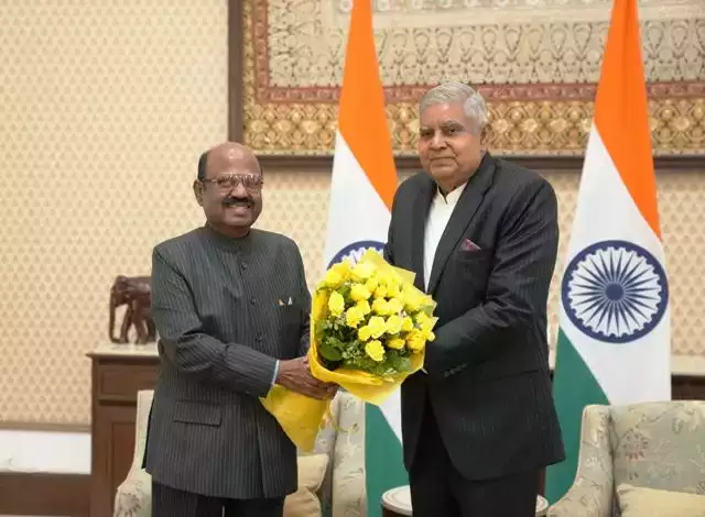  पश्चिम बंगाल के राज्यपाल ने उपराष्ट्रपति से मुलाकात की